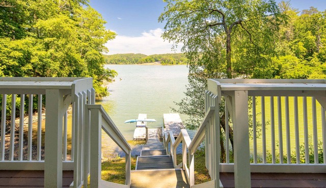 Gorgeous 4BR Lakefront Retreat w/Private Dock, Lake Views & Gourmet Kitchen