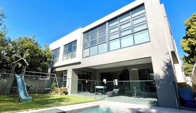Gorgeous 5-bedroom house with a pool in Glenhazel, Johannesburg