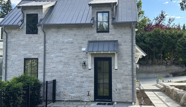 Gorgeous Cottage retreat only steps to trails, beaches and local shops.