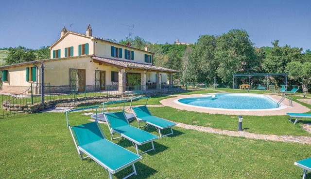 Gorgeous home in Barchi PU with private swimming pool, can be inside or outside