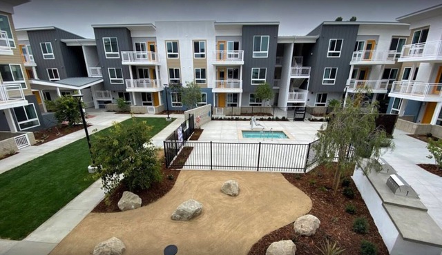 Gorgeous Luxury Apartment 5 minute drive to the Beach