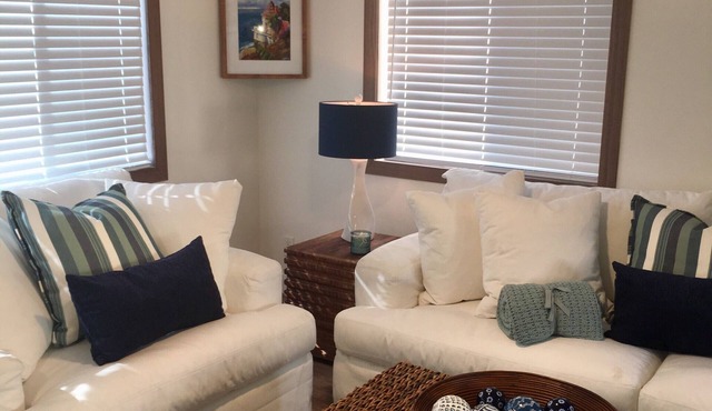 Gorgeous Remodel- Steps to the Beach, Short Walk to Everything! Garage included