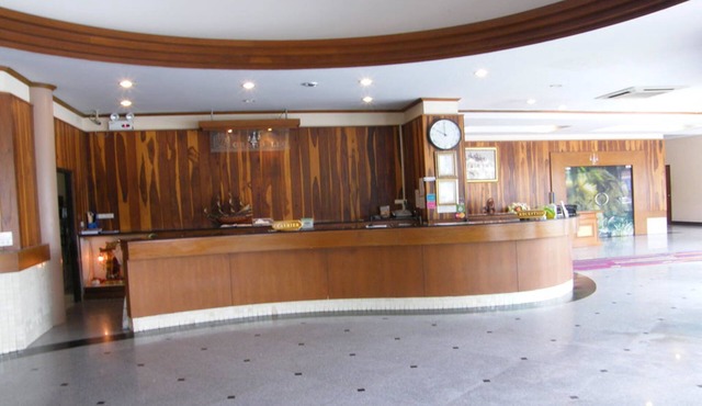 Grand Leo Hotel