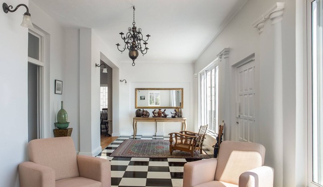 Grand Luxury Villa near Waterfront, Waterkant and City Centre in Green Point