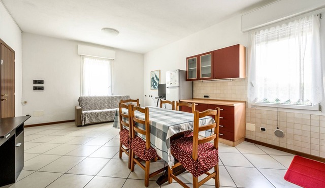 Greenfloor apt in the middle of town | Hesperia
