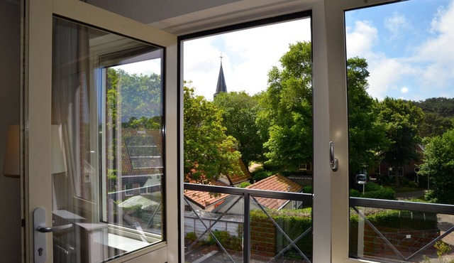 GROET: only 2000 m from the beach! Nice apartment with balcony, nice location