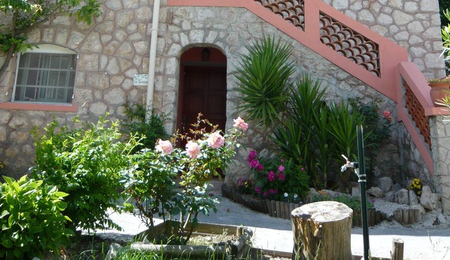 Ground floor in character villa