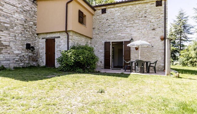 GuestHost - Charming independent farmhouse of about 100 sqm, perfect for 4 people, structured on two levels (second floor accessible by stairs).The property is a Rustico dating back to the 19th century, completely renovated, and is located in the heart o