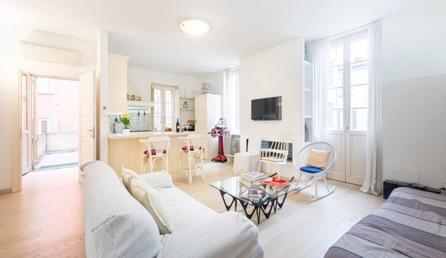 GuestHost - Comfortable apartment located on the second floor, of three in total, of a walk-up building.In 90 square meters of space it comfortably accommodates 4 people with a double bedroom and a single sofa bed in the living room.The property is locat
