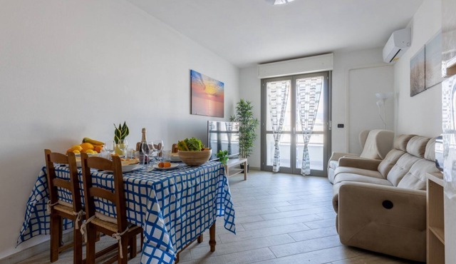 GuestHost - Cozy 86 sqm apartment, able to comfortably accommodate up to 4 people, located on the third floor of a building with lift.The property, located in a quiet residential area, is about 2 km from Piazza Vittorio Emanuele II and the center of Pisa
