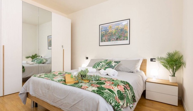 GuestHost - Just a few meters from Pioltello train station and well connected to Milan, the lovely two-room apartment Le Palme features a garden and is ideal for a couple or a family. Newly and tastefully furnished, it offers a terrace for outdoor dining