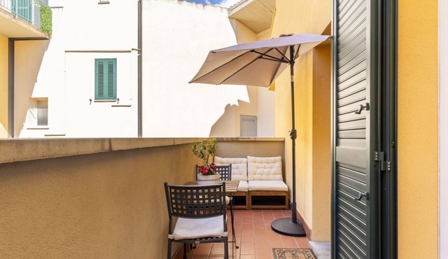 GuestHost - Livorno Modern Apartment with Balcony!