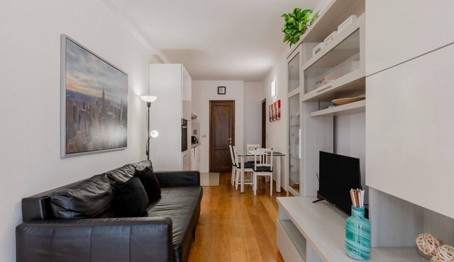 GuestHost - Novoli Escape in Florence with Parking