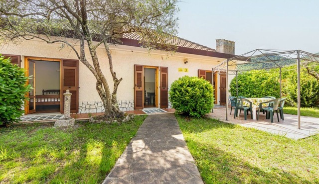 GuestHost - Pretty independent villa on one floor of 126 sqm, ideal for 5 people, surrounded by greenery and with private garden.The accommodation is located in Piazza, just 5.5 km from Deiva Marina, a picturesque seaside village known for its beaches an