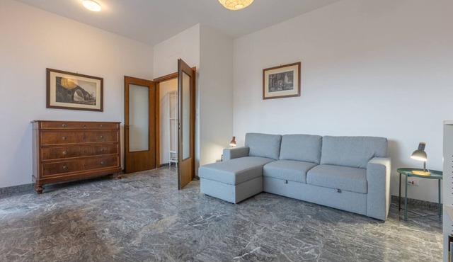 GuestHost - Roomy Apartment near UniBo & Porta San Donato