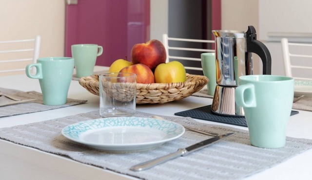 GuestHost - Sant'Orsola Malpighi Colorful & Roomy Apartment