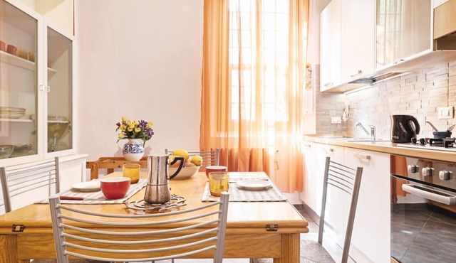 GuestHost - The apartment is located in a quiet and peaceful neighborhood.The Bologna Zanolini station is a five-minute walk from the apartment.In the center you can get there with a ten minute walk.Only 9 minutes by car from Fiera Bologna instead!The co
