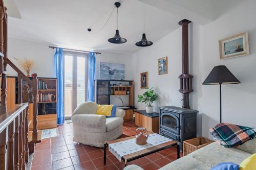 GuestHost - Volastra Cozy APT with Terrace & Seaview
