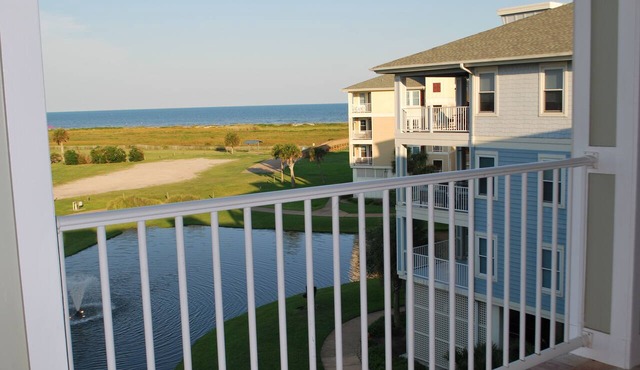 Gulf Coast view and renovated condo on the top floor in Pointe West, Galveston