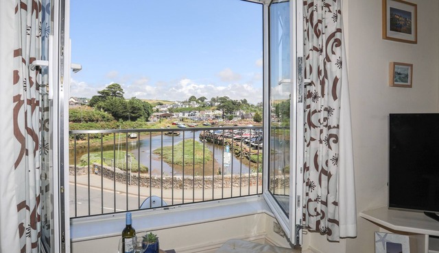 HARBOUR VIEW, pet friendly, character holiday cottage in Abersoch