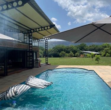 Hartbeespoort Escape Hot Tub and Mountain Views