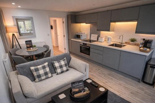 Hathaway's End - 1BR Apartment, Edge of Shottery, Parking, Sleeps 2