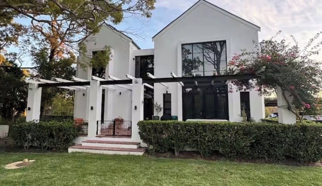 Hathersage Homestead – Private Farmhouse, River, Pool & Cape Dutch Charm