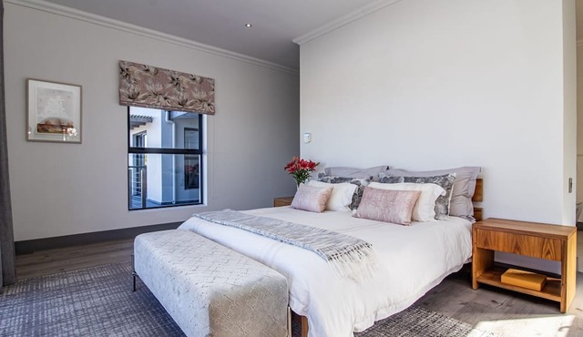 Havn House | Modern luxury & pool | Mountain views