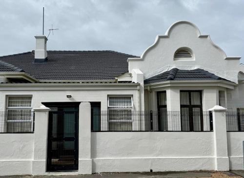 Heritage Cape Dutch charm close to beach