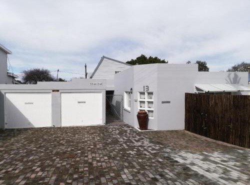Hermanus 13 on 2nd Guest Rooms