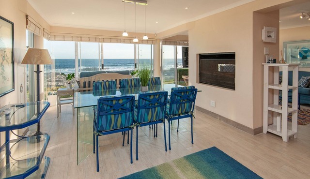 HERMANUS Haven, entire home with private pool, on the sea