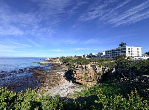 Hermanus Waterfront Boho Studio Apartment, Whale Coast Hideaway