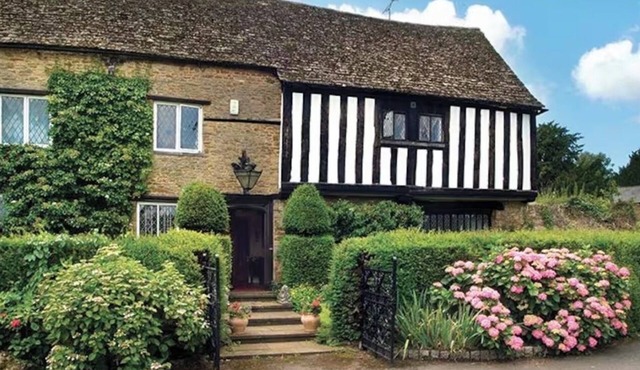 Historic Country House with Indoor Pool in the Cotswolds