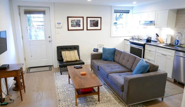 Historic ShawLeDroit Park Gem - 1 Bedroom on U St