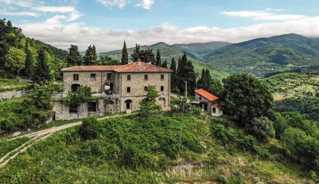 historic Tuscan farmhouse surrounded by nature