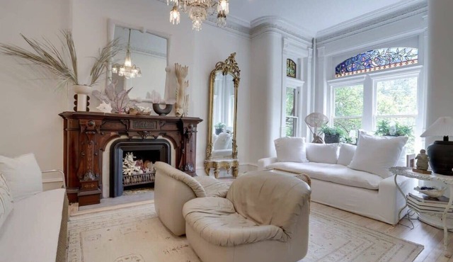 Historic, update estate home on THE E Capitol