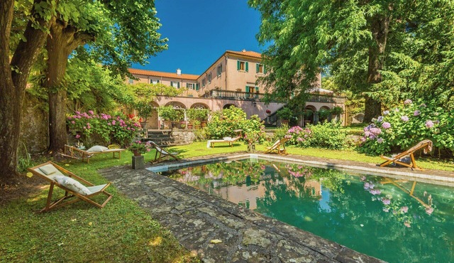 Historic villa with natural pool in Pontremoli
