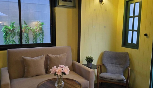 Homey home UP themed near MRT Samyot