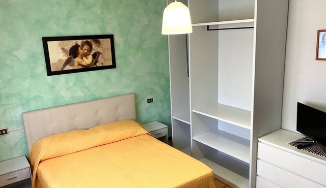 Holiday Apartment "Sole" with Sea View, Shared Garden & Wi-Fi