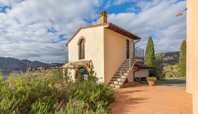 Holiday Home 'Cottege' with Shared Pool, Private Terrace and Wi-Fi