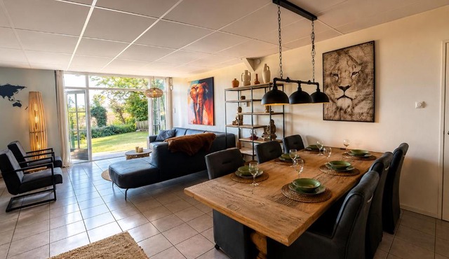 Holiday Home de Binnengouw incl Hottub