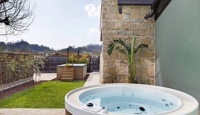 Holiday Home 'Isola Degli Angeli' with Mountain View, Wi-Fi and Air Conditioning