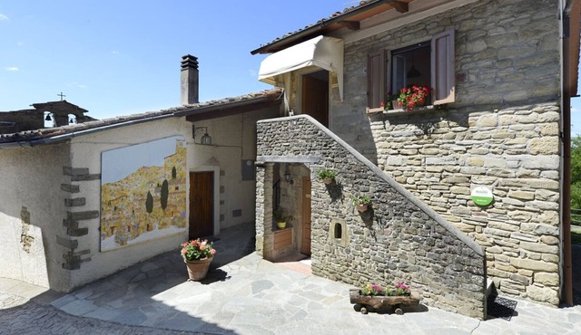 HOLIDAY HOME PODERE UGOLINI - Apartment Le Scalette