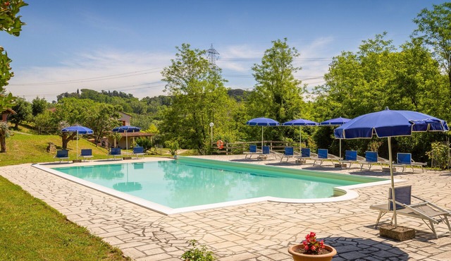 Holiday Home 'Poggio4' with Shared Pool, Private Terrace and Wi-Fi