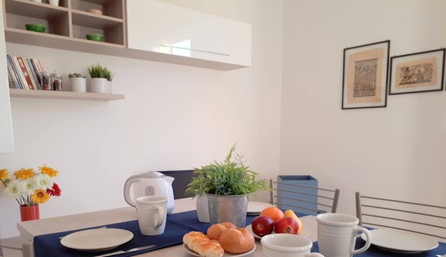 Holiday house with large garden in residence with swimming pool - Villa Elena
