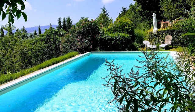 Holidays in an 18th century Tuscan villa with swimming pool