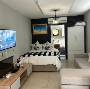 Home Away From Home 6 minutes away from beach