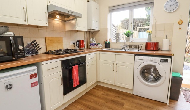 HOME-STRAIGHT, with a garden in Stratford-Upon-Avon