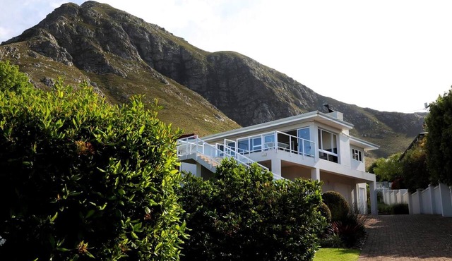 Home with an Ocean View | Voelklip