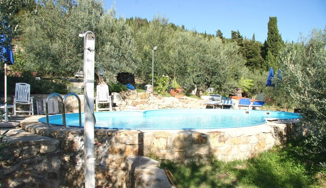 Homerez - Appartement for 4 ppl. with shared pool and garden at Calenzano